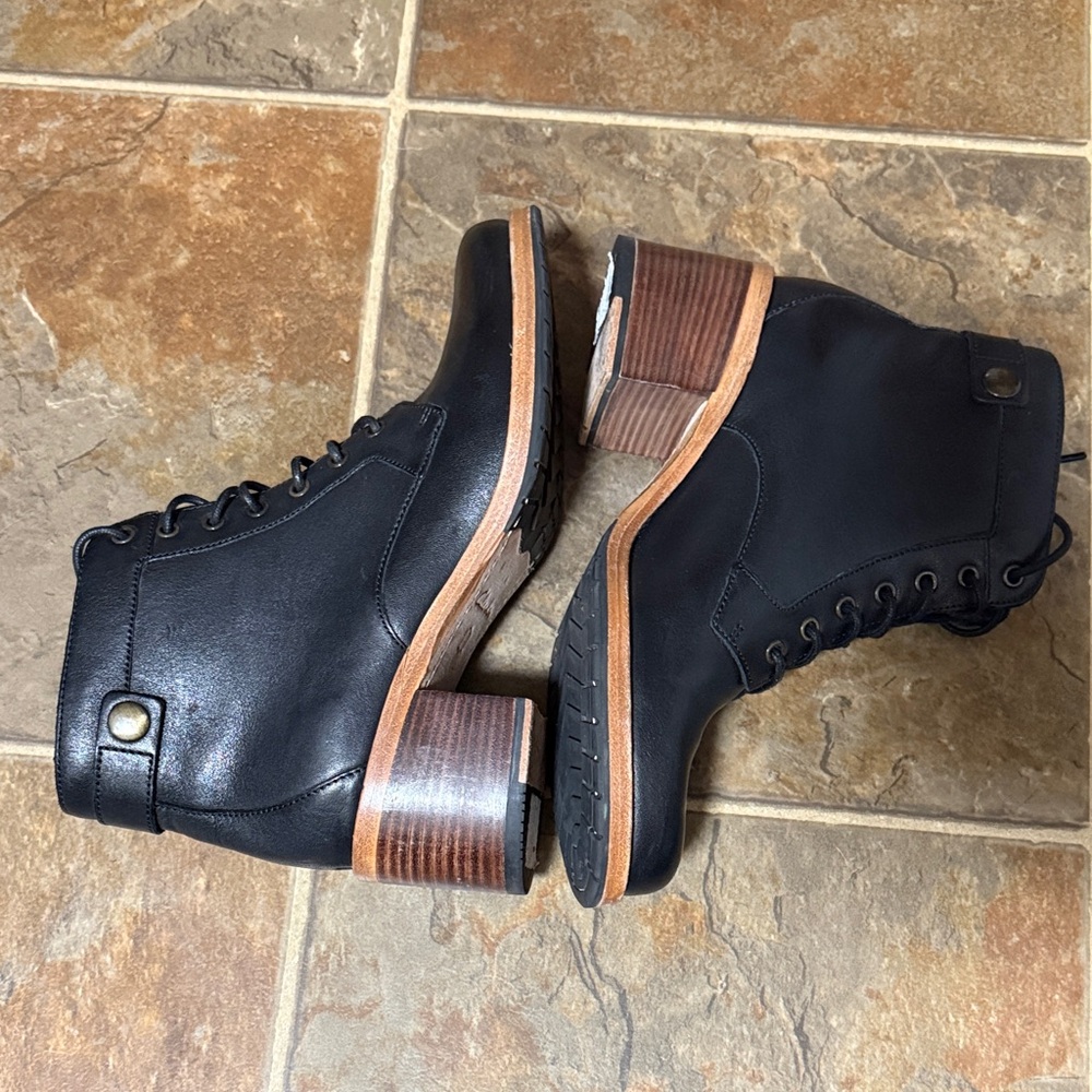 Clarks Clarkdale Black Leather Lace-Up Ankle Boots with Wood-Effect Heel - Picture 4 of 8
